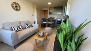 Χώρος καθιστικού στο Oceana Suites en Los Angeles