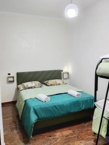 Ένα ή περισσότερα κρεβάτια σε δωμάτιο στο Silvana House