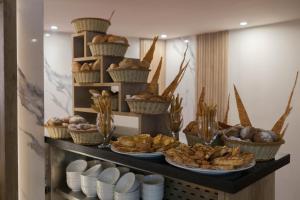 Mâncare la sau în apropiere de această barcă