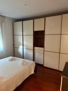 Giường trong phòng chung tại Appartamento Lido loft