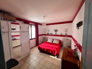 En eller flere senge i et værelse på La borie de la croix