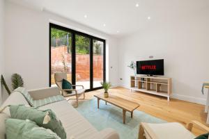 Televiisor ja/või meelelahutuskeskus majutusasutuses Spacious 3bd l Family Home