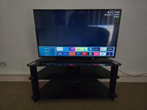 Μια τηλεόραση ή/και κέντρο ψυχαγωγίας στο Place Like Home