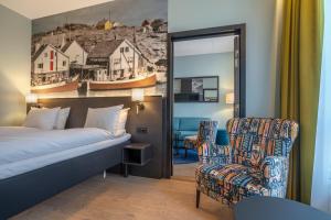 Un pat sau paturi într-o cameră la Thon Hotel Nordlys +68 fotografii