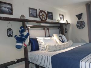 Ένα ή περισσότερα κρεβάτια σε δωμάτιο στο Apartment near Grace Bay Beach