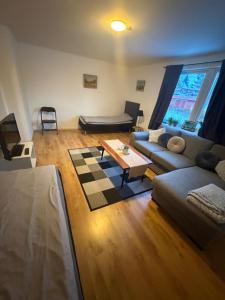 Khu vực ghế ngồi tại Aurora Apartment 7