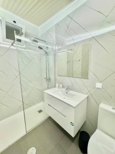 Koupelna v ubytování Hera House, Ponta do Sol, Portugal + 16 fotografií