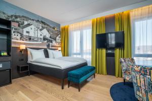 Un televizor și/sau centru de divertisment la Thon Hotel Nordlys