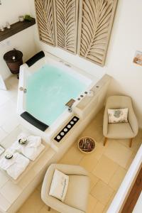 Bazén v ubytování B&B Casa Fiore nebo v jeho okolí