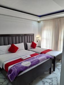 Postel nebo postele na pokoji v ubytování Mbuya Express Inn