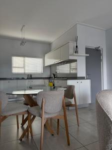 Η κουζίνα ή μικρή κουζίνα στο 2 Bedroom 2 Bathroom Executive Suite