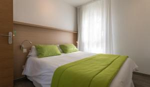 Postel nebo postele na pokoji v ubytování Apartamentos LIVVO Galera Beach + 23 fotografií