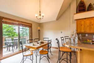 a kitchen and dining room with a table and chairs at Les Falaises by Rendez-Vous Mont-Tremblant in Mont-Tremblant