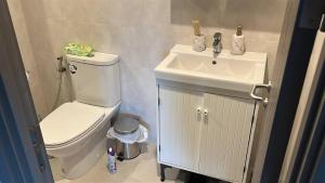 Ένα μπάνιο στο Апартаменты Пхукет +8 φωτογραφίες