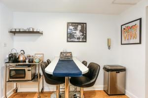 Η κουζίνα ή μικρή κουζίνα στο Rialto luxury apartments Bath !