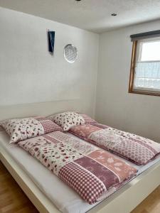 Ένα ή περισσότερα κρεβάτια σε δωμάτιο στο Ferienwohnung Fink