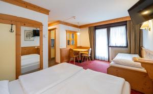 Postel nebo postele na pokoji v ubytování Residence Lastei + 94 fotografií