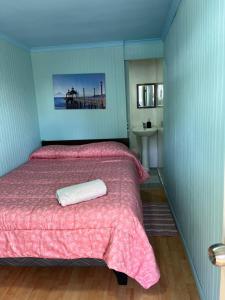 Voodi või voodid majutusasutuse Hostal refugio Licarayen toas