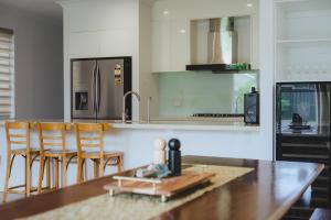 Nhà bếp/bếp nhỏ tại Heartwood Haven family home 3bed 3bath