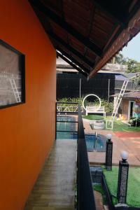 Πισίνα στο ή κοντά στο Little Bricks Reverside Villa by GreenEscapes