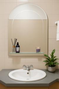 Phòng tắm tại Lisbon private Room in Shared Apartment