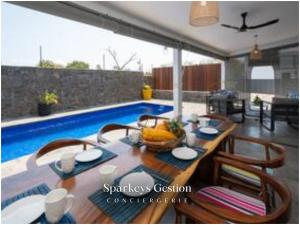 Πισίνα στο ή κοντά στο SG19 Villa Serenity Lux