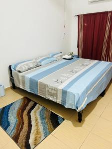 Una cama o camas en una habitación de Saraville at Dansoman