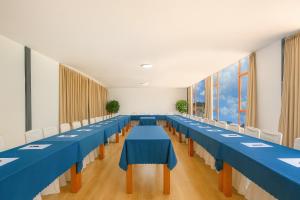 Οι επιχειρηματικές εγκαταστάσεις ή/και οι αίθουσες συνεδριάσεων στο Shangri-La Qianyue S Oxygen-Supplied Scenic View Hotel