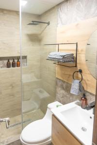 Ванная комната в Apartameno nuevo con hydro, sauna y zona BBQ