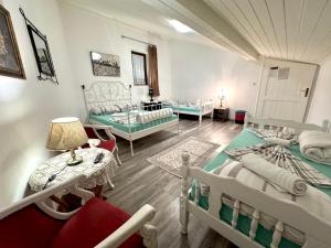 Ένα ή περισσότερα κρεβάτια σε δωμάτιο στο Hostel Pansion Lion +52 φωτογραφίες