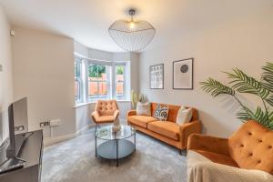 Et tv og/eller underholdning på Green Park House, Private Garage and Parking