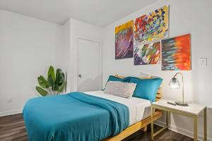 Ένα ή περισσότερα κρεβάτια σε δωμάτιο στο Affordable Cozy&Chic Hotel in Philadelphia