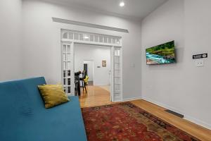 Μια τηλεόραση ή/και κέντρο ψυχαγωγίας στο Affordable Cozy&Chic Hotel in Philadelphia