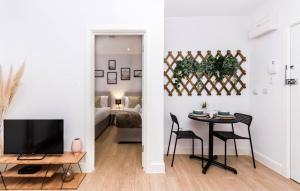 Televiisor ja/või meelelahutuskeskus majutusasutuses Elegant Central, Private Parking, Leisure, Contractor