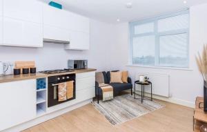 Köök või kööginurk majutusasutuses Elegant Central, Private Parking, Leisure, Contractor +4 fotot