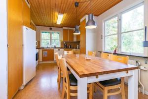 Nhà bếp/bếp nhỏ tại KAL871-Fagelsfors-Adalsvaegen-3