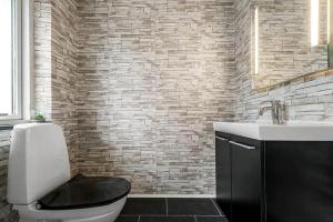 Koupelna v ubytování 20226-Samso-Strandbakkevej-1 + 17 fotografií