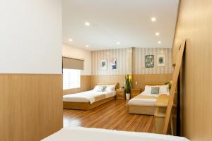 a bedroom with two beds in a room at Dalat Hills Apartment in Da Lat