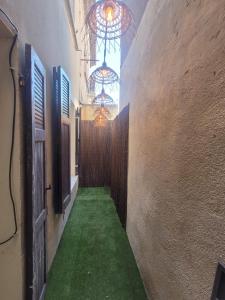 a hallway with a green floor and two stained glass windows at JMAM Urban Suite T2 Climatisé en centre ville proche plage in Fos-sur-Mer