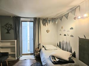 Χώρος καθιστικού στο Appartement authentique et chaleureux au cœur de Salies-de-Béarn, dans le quartier historique avec commerces et restaurants au pied, à deux pas des thermes