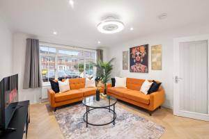 Un lugar para sentarse en Near Town Centre, Big Patio, Free Parking Sleeps 8