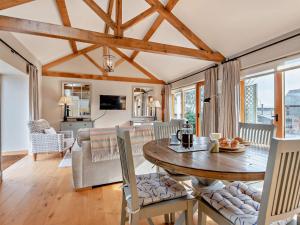 a living room with a table and chairs at 2 Bed in Leominster 50518 in Pencombe