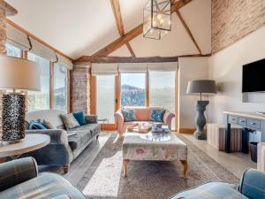 a living room with a couch and a table at 3 Bed in Leominster 50517 in Pencombe