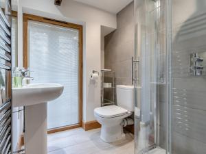 a bathroom with a toilet and a sink and a shower at 3 Bed in Leominster 50517 in Pencombe +22 photos