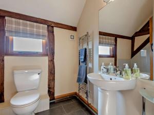 Et badeværelse på 3 Bed in Leominster 50513 + 18 billeder