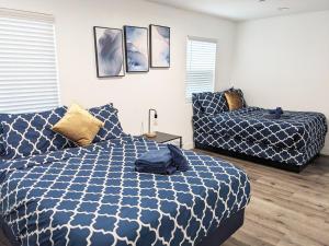 Una cama o camas en una habitación de Wonderful 3 Bedroom Home Perfect for Getaway