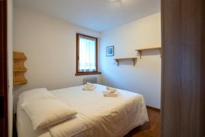 Ένα ή περισσότερα κρεβάτια σε δωμάτιο στο MountainHome Garage and Free Parking