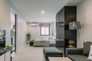 Χώρος καθιστικού στο Chic Condo at VIP great hill Near Phuket Airport +4 φωτογραφίες