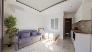 Η κουζίνα ή μικρή κουζίνα στο OLYMPIADA GIRNI Suites