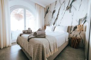 Giường trong phòng chung tại Luxury Apartments La Villa +67 ảnh